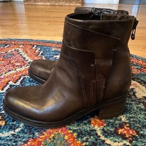 MJUS brown leather boots